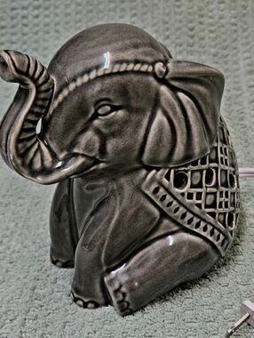 BETTER HOMES AND GARDENS ELEPHANT WAX WARMER